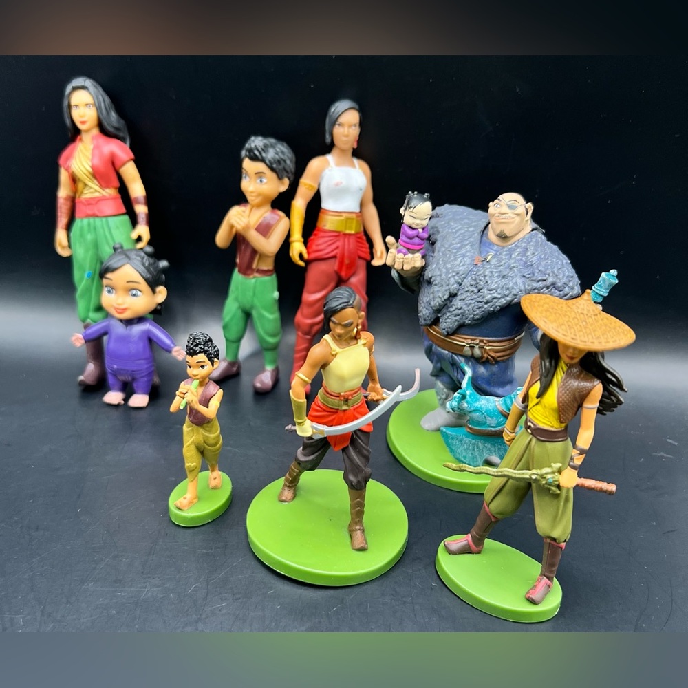 Disney- Rya and the Last Dragon Journey Adventure Figurine Set of 8